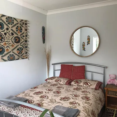 Cozy Double Bedroom In Stunning Bungalow On River Thames - Near Thorpe Park/Royal Holloway University/20Mins From Heathrow Staines-upon-Thames Exterior foto